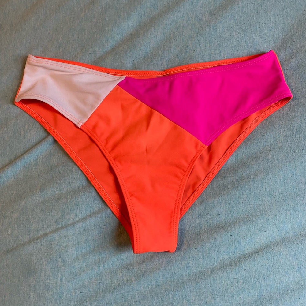 NWOT. SHEIN Colorblock Bikini Bottom
